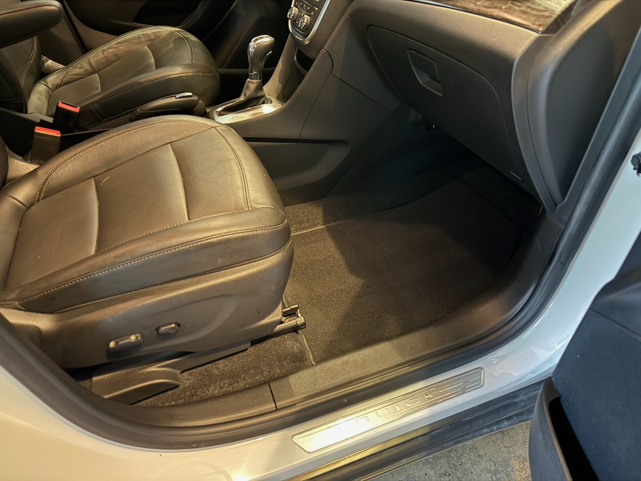 Car interior vacuuming, carpet cleaning, and odor removal in Novi MI