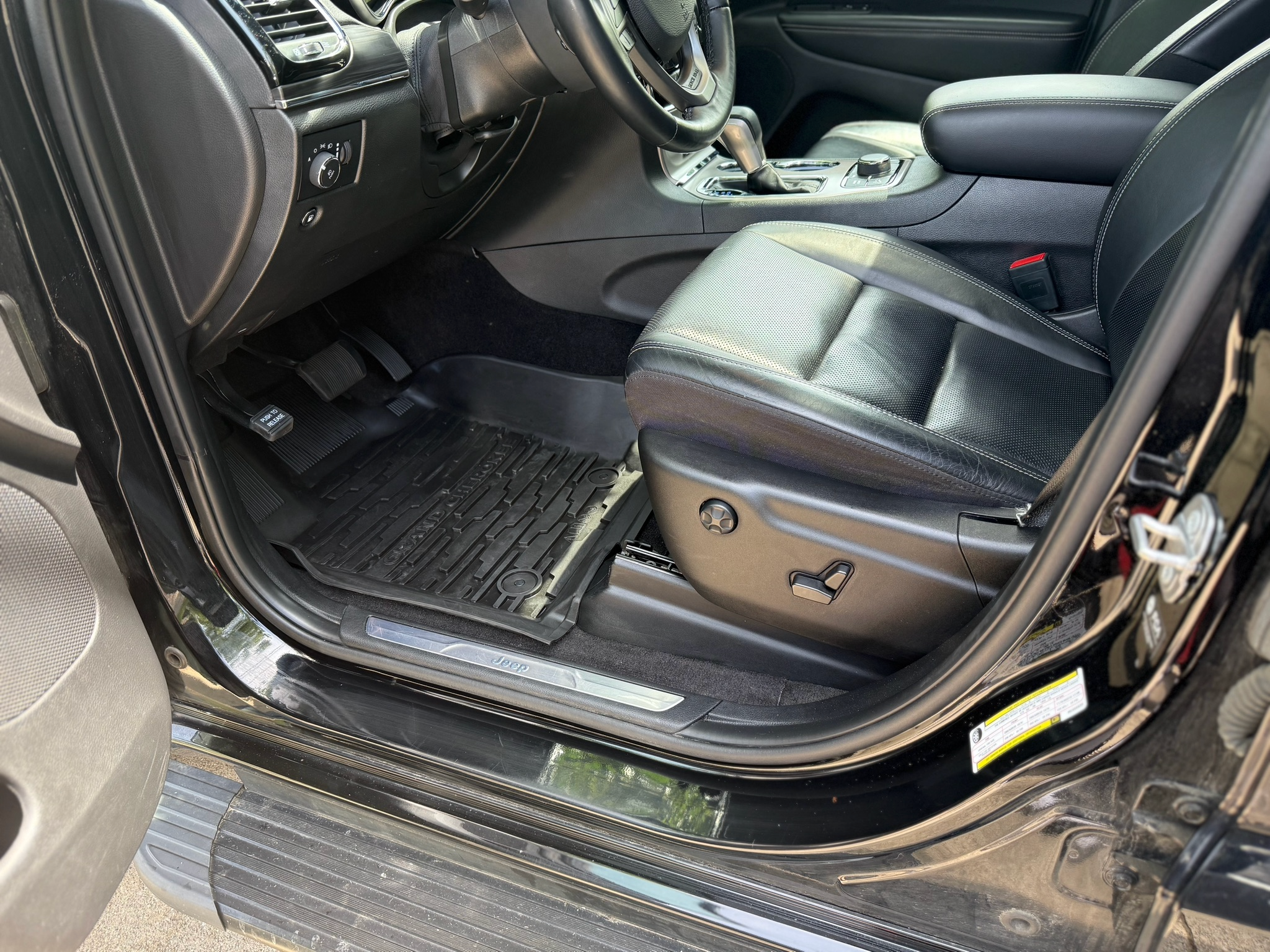 Professional car interior deep cleaning and stain removal in Farmington Hills MI